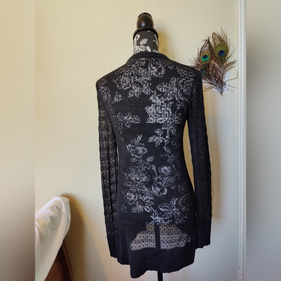 LC Lauren Conrad pretty, delicate & unique woven black cardigan π€ (Small) π€ - Picture 2 of 16